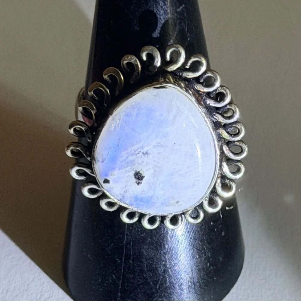New 925 Sterling Silver Blue Flash Moonstone Uncommon Artisan Uncommon Ring